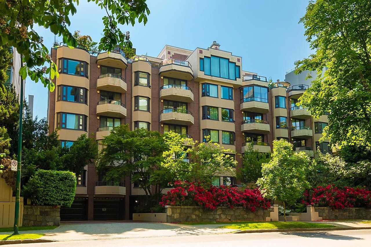 Main Photo: 406 1950 ROBSON Street in Vancouver: West End VW Condo for sale in "The Chatsworth" (Vancouver West)  : MLS®# R2782445