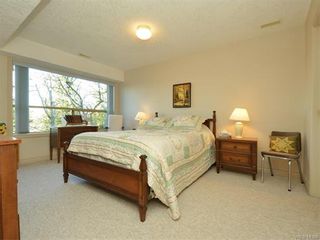Photo 15: 11 4300 Stoneywood Lane in VICTORIA: SE Broadmead Row/Townhouse for sale (Saanich East)  : MLS®# 748264