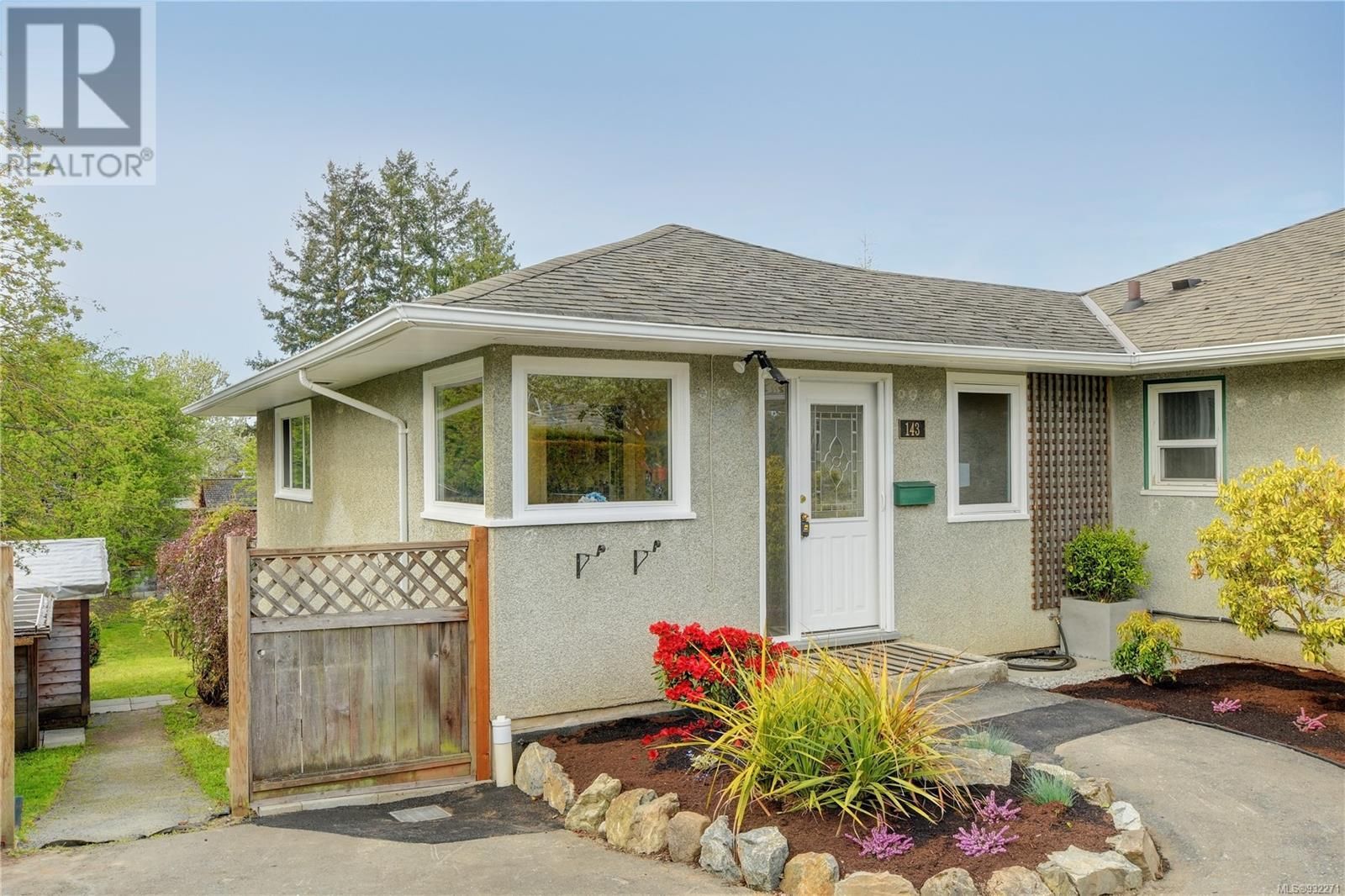 Main Photo: 143 Lurline Ave in Saanich: House for sale : MLS®# 932271