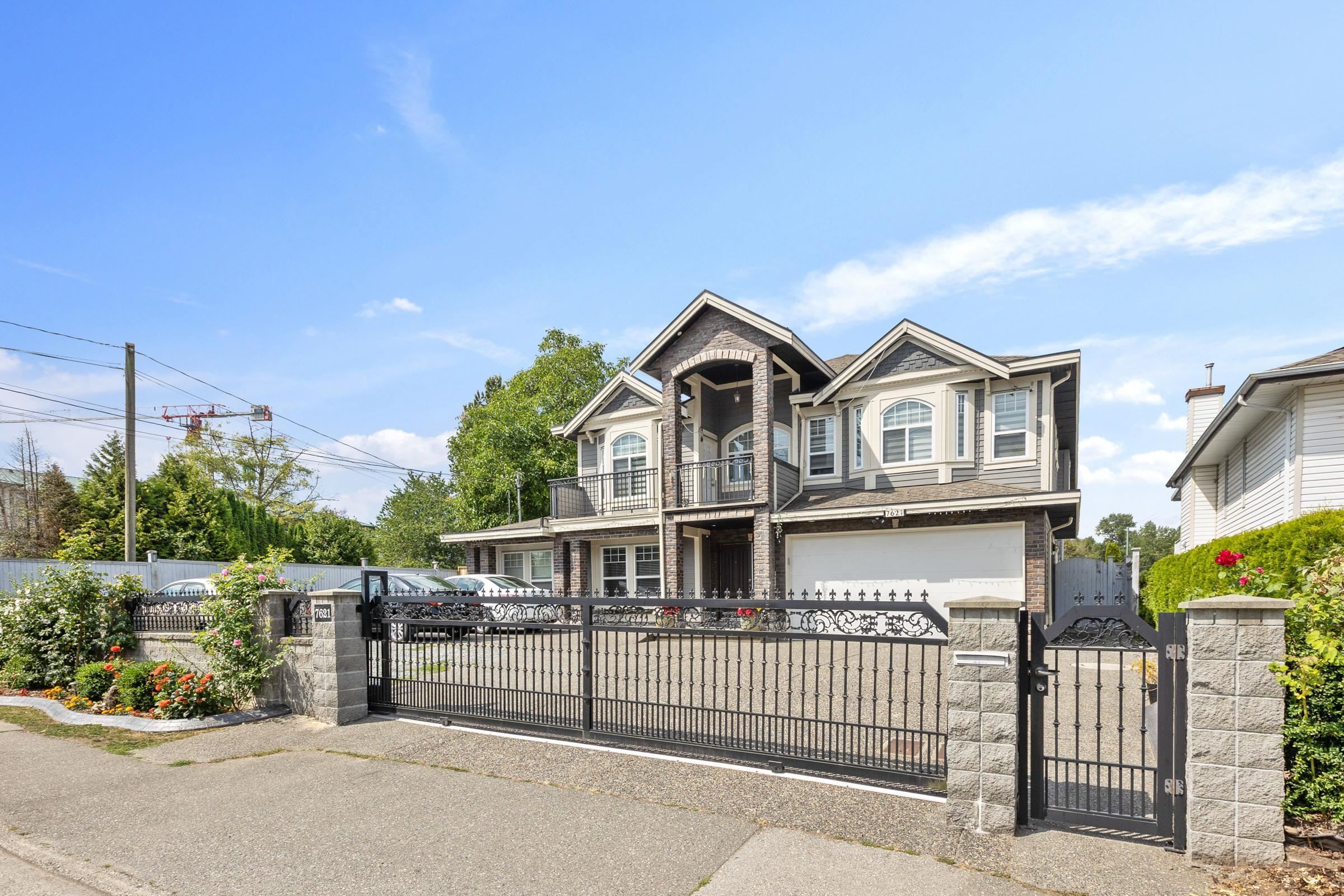 Main Photo: 7621 140 Street in Surrey: East Newton House for sale : MLS®# R2803273