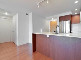 Photo 6: 320 221 E 3RD Street in North Vancouver: Lower Lonsdale Condo for sale : MLS®# R2877047