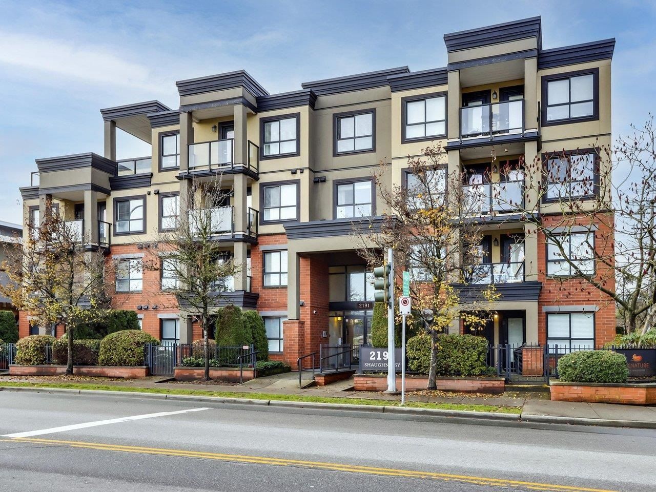 Main Photo: 101 2191 SHAUGHNESSY Street in Port Coquitlam: Central Pt Coquitlam Condo for sale in "SIGNATURE" : MLS®# R2837732