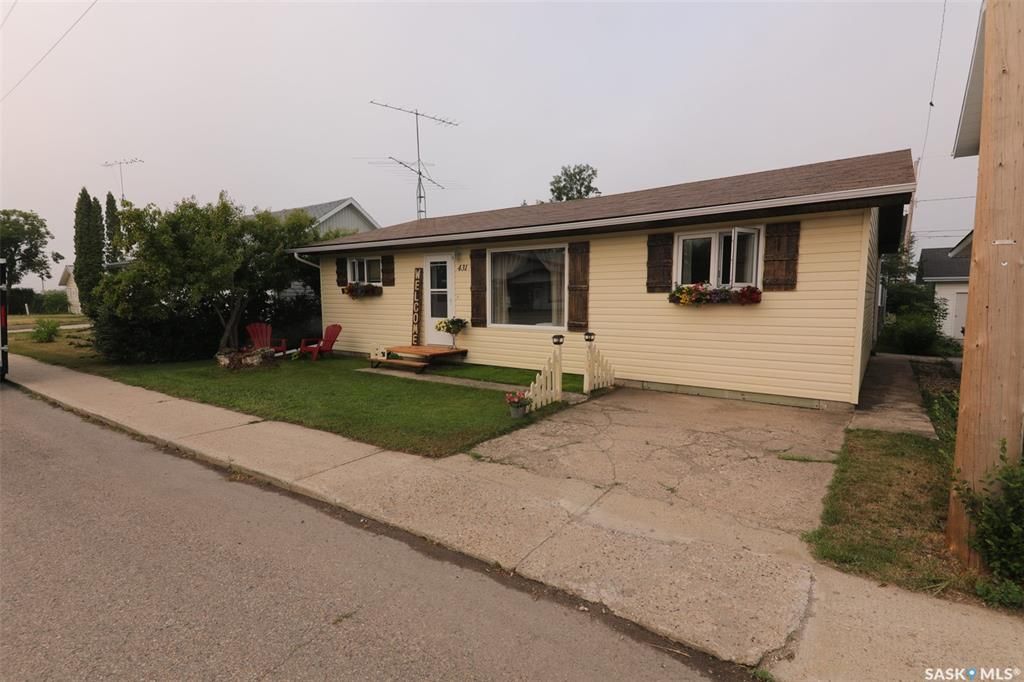 Main Photo: 431 1st Avenue Southeast in Sturgis: Residential for sale : MLS®# SK886106