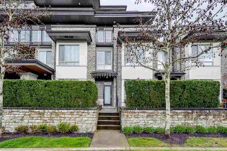Photo 3: 102 7418 BYRNEPARK WALK in Burnaby: South Slope Townhouse for sale (Burnaby South)  : MLS®# R2356534