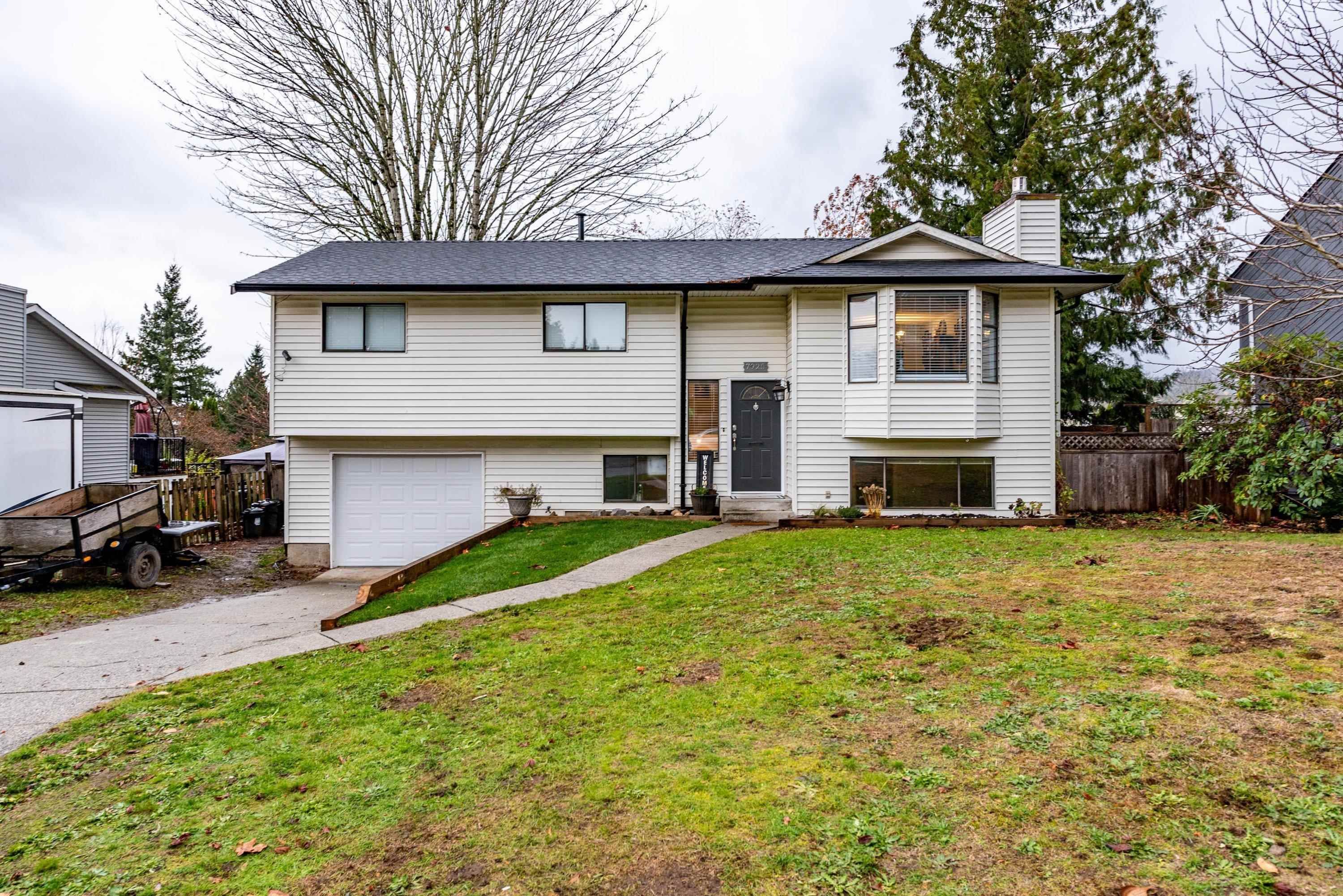 Main Photo: 7925 PLOVER Street in Mission: Mission BC House for sale : MLS®# R2632332