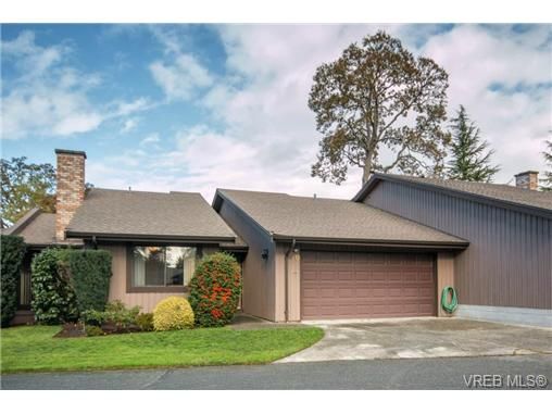 Main Photo: 10 4056 N Livingstone Ave in VICTORIA: SE Mt Doug Row/Townhouse for sale (Saanich East)  : MLS®# 685818