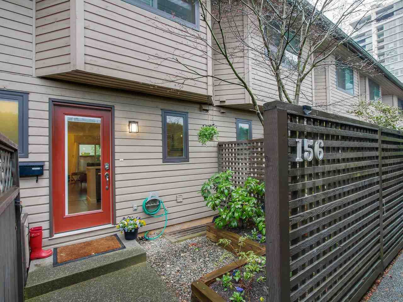 Main Photo: 156 W 12TH STREET in : Central Lonsdale Townhouse for sale : MLS®# R2049485