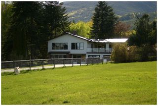 Photo 1: 4681 Northwest 50 Street in Salmon Arm: NW Salmon Arm House for sale (Shuswap/Revelstoke)  : MLS®# 10064404