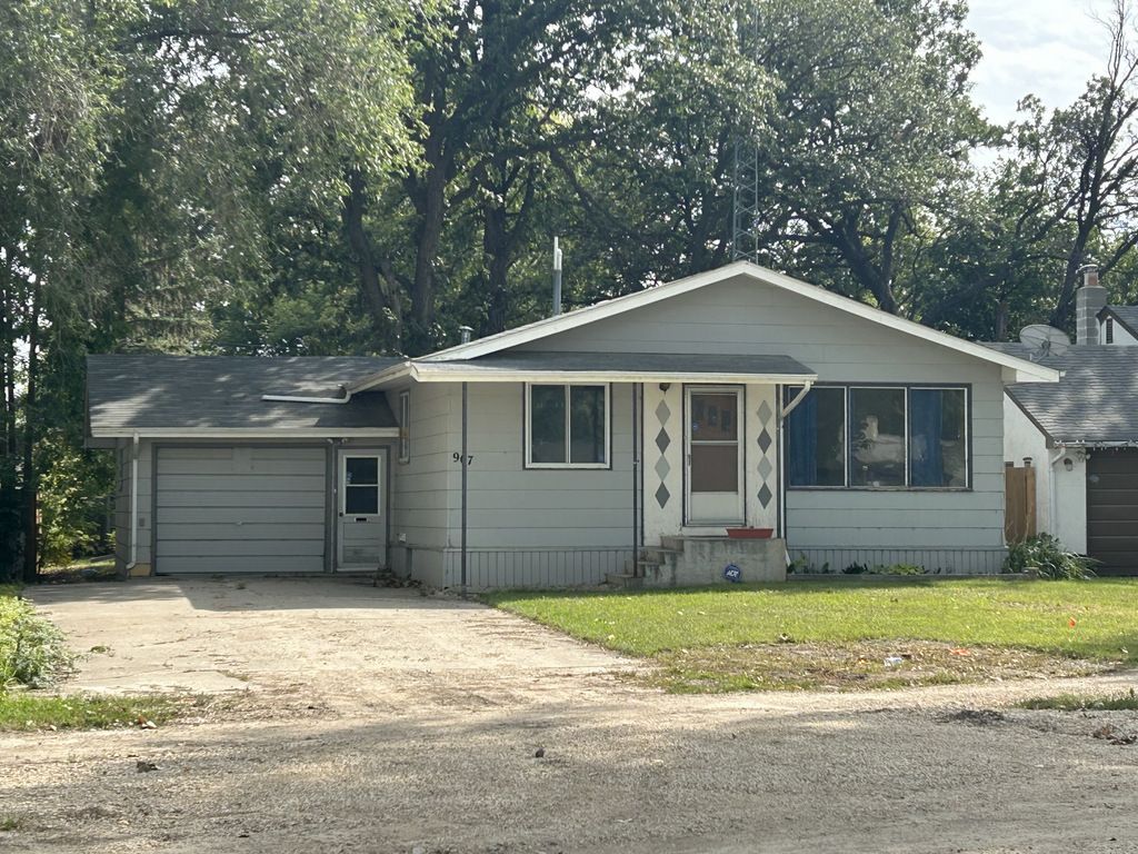 Main Photo: 907 Saskatchewan Ave W in Portage la Prairie: House for sale : MLS®# 202308672