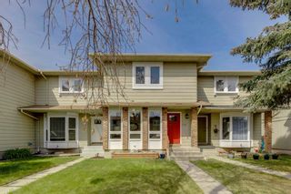 Photo 1: 135 Midbend Place SE in Calgary: Midnapore Row/Townhouse for sale : MLS®# A1216000