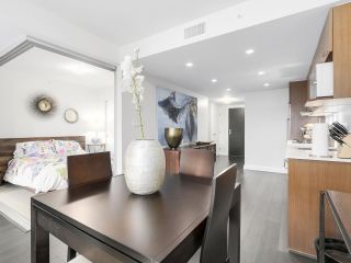 Photo 9: 710 1372 SEYMOUR Street in Vancouver: Downtown VW Condo for sale in "THE MARK" (Vancouver West)  : MLS®# R2157127