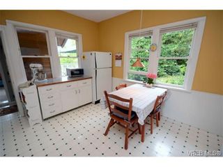 Photo 7: 1679 Knight Ave in VICTORIA: SE Mt Tolmie House for sale (Saanich East)  : MLS®# 677181