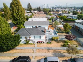 Photo 3: 3615 MOSCROP Street in Vancouver: Collingwood VE House for sale (Vancouver East)  : MLS®# R2724540