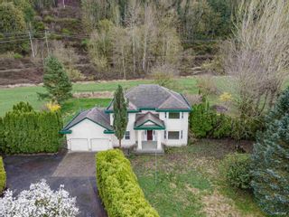 Photo 1: 40218 WELLS LINE Road in Abbotsford: Sumas Prairie House for sale : MLS®# R2863491