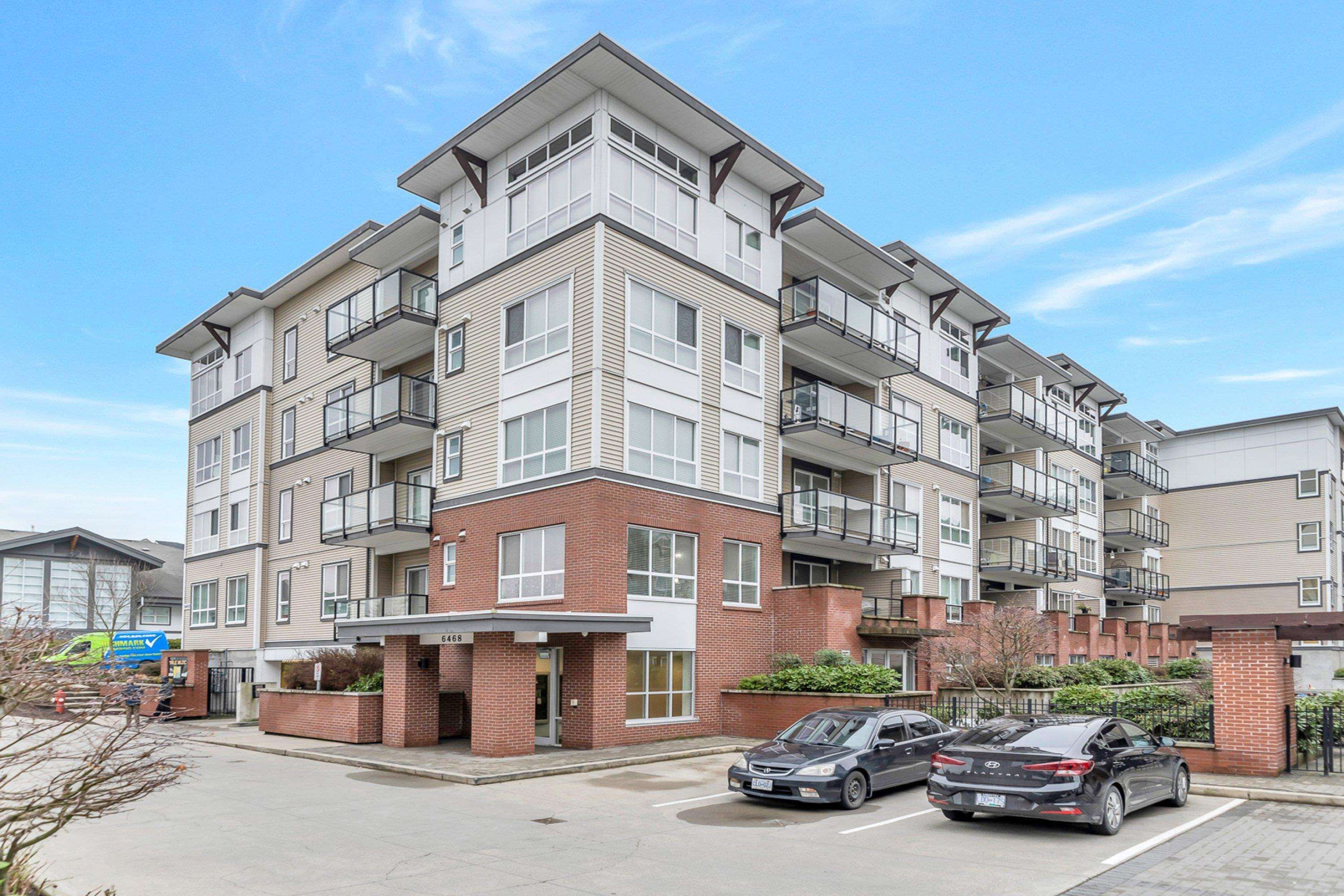 Main Photo: 207 6468 195A Street in Surrey: Cloverdale BC Condo for sale (Cloverdale)  : MLS®# R2748109