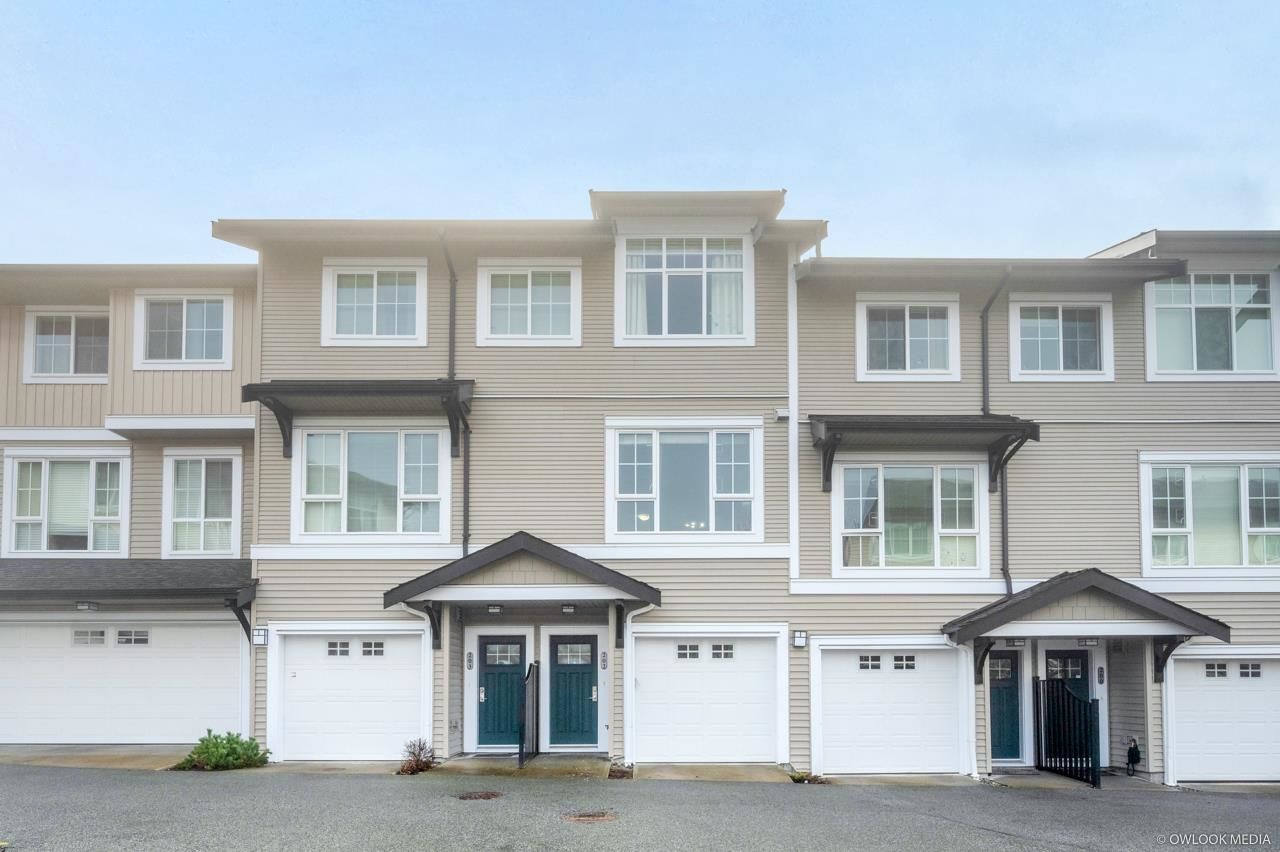 Main Photo: 202 2450 161A Street in Surrey: Grandview Surrey Townhouse for sale (South Surrey White Rock)  : MLS®# R2647067