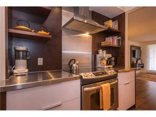 Photo 6: 105 1575 BALSAM Street in Vancouver: Kitsilano Condo for sale in "Balsam West" (Vancouver West)  : MLS®# V1108144