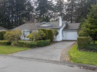 Photo 1: 2250 Cooperidge Dr in Central Saanich: CS Keating House for sale : MLS®# 952398