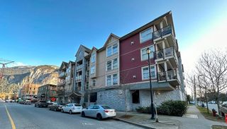 Photo 3: 401 1310 VICTORIA Street in Squamish: Downtown SQ Condo for sale in "The Mountaineer" : MLS®# R2762363