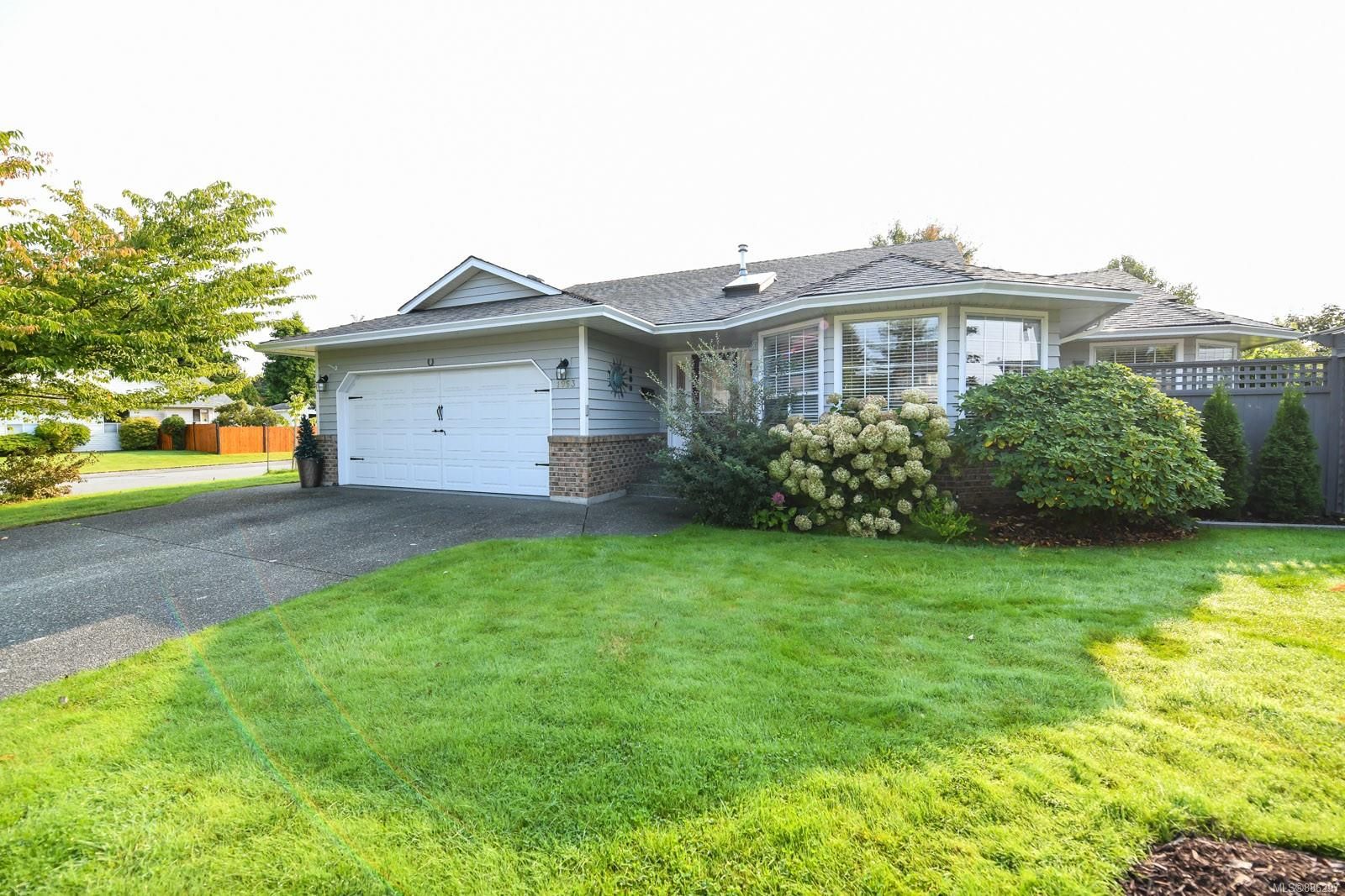 Main Photo: 1963 Valley View Dr in Courtenay: CV Courtenay East House for sale (Comox Valley)  : MLS®# 886297