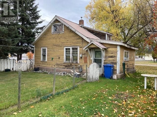 Main Photo: 1290 KING STREET in Smithers: House for sale : MLS®# R2732839