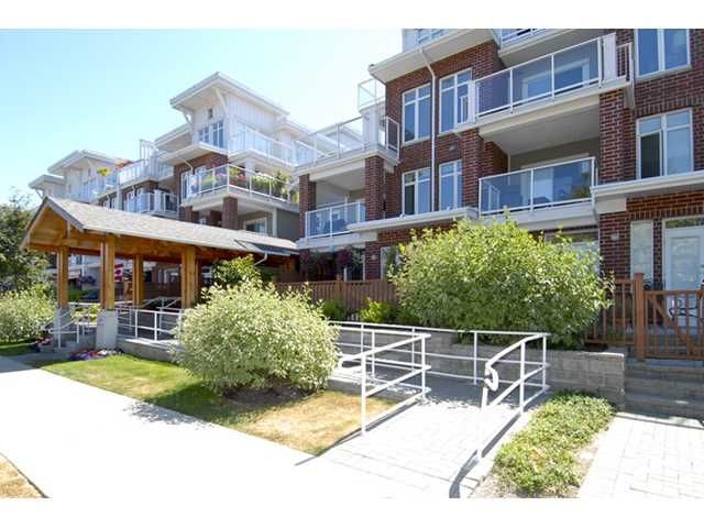 Main Photo: 118 4280 Moncton Street in Richmond: Steveston South Townhouse for sale in "THE VILLAGE AT IMPERIAL LANDING" : MLS®# V843173