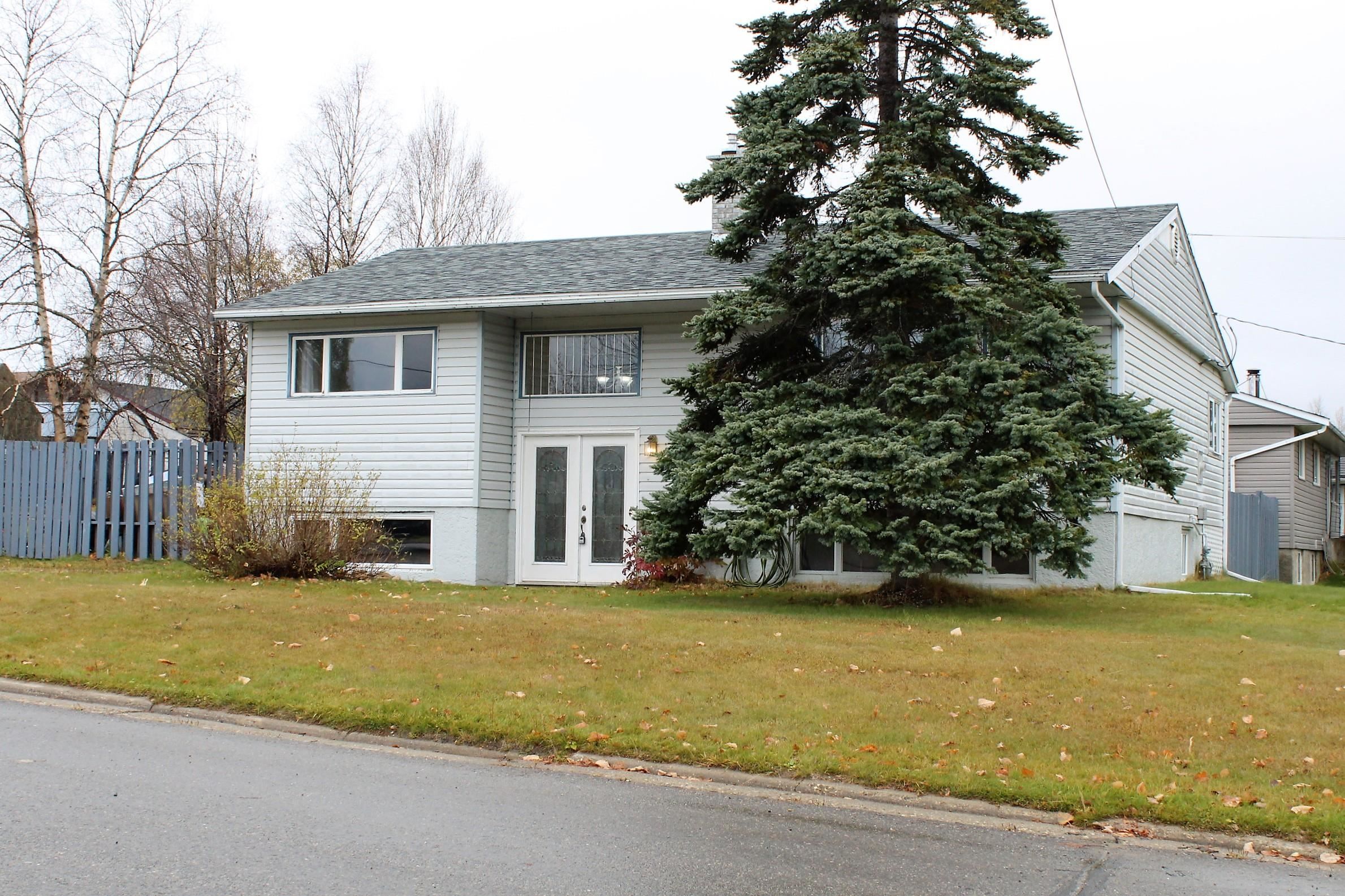 Main Photo: 54 OMINECA Crescent in Mackenzie: Mackenzie -Town House for sale (Mackenzie (Zone 69))  : MLS®# R2626811
