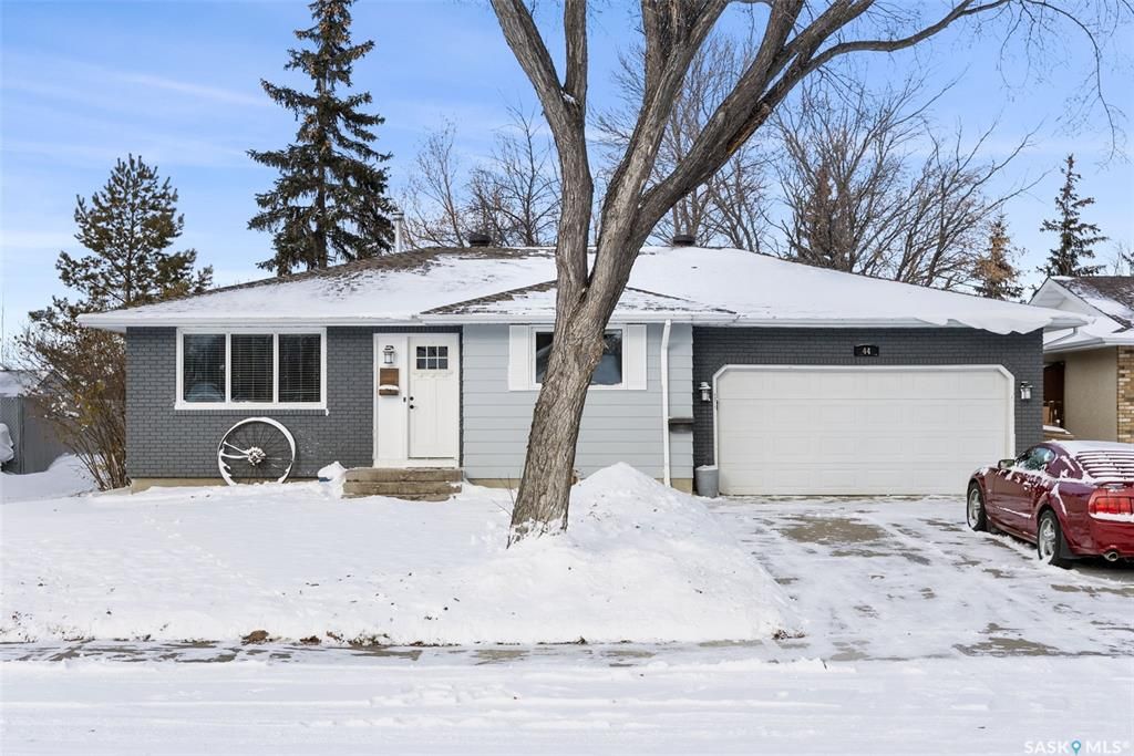 Main Photo: 44 SANDISON Crescent in Regina: Walsh Acres Residential for sale : MLS®# SK913888