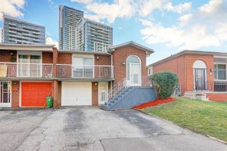 Photo 2: 31 Hickorynut Drive in Toronto: House (Bungalow) for sale (Toronto C15)  : MLS®# C5065807
