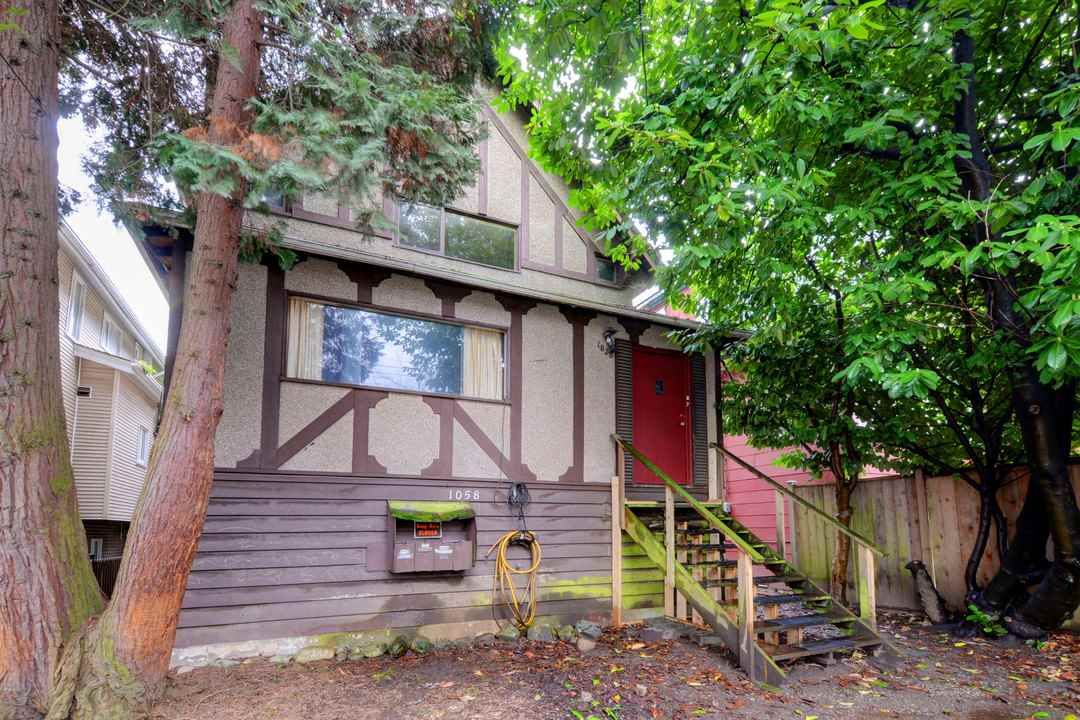 Main Photo: 1058 E 13TH Avenue in Vancouver: Mount Pleasant VE House for sale in "Mount Pleasant" (Vancouver East)  : MLS®# R2143092