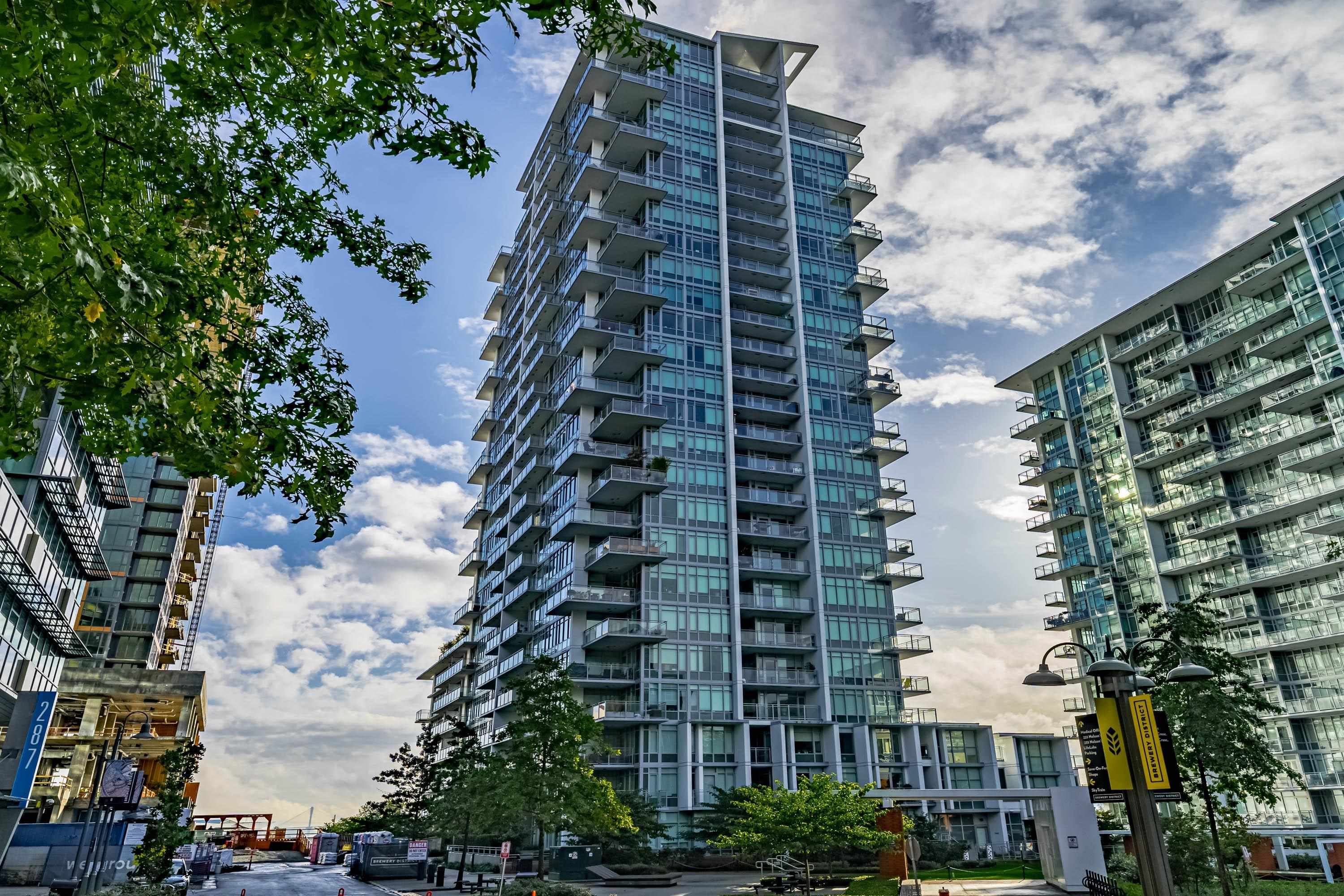 Main Photo: 2402 258 NELSON'S Court in New Westminster: Sapperton Condo for sale : MLS®# R2735486