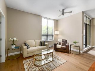 Photo 1: 301 531 BEATTY Street in Vancouver: Downtown VW Condo for sale in "METROLIVING" (Vancouver West)  : MLS®# R2506076