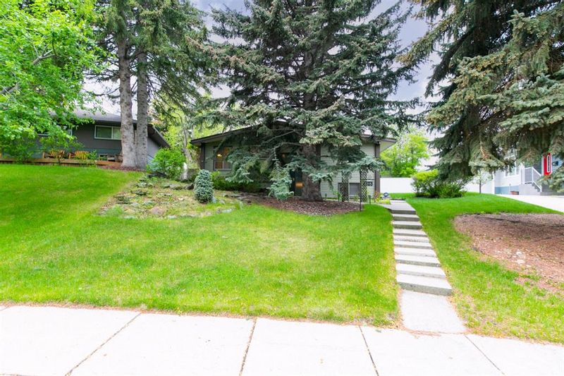 FEATURED LISTING: 2215 Chicoutimi Drive Northwest Calgary