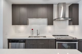 Photo 4: 111 719 W 3RD Street in North Vancouver: Harbourside Condo for sale in "The Shore" : MLS®# R2392928