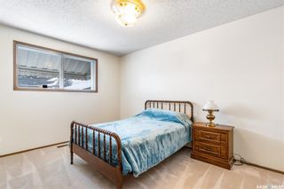 Photo 12: 243 Ottawa Avenue South in Saskatoon: Meadowgreen Residential for sale : MLS®# SK914536