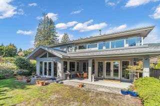 Main Photo: 2566 MARINE Drive in West Vancouver: Dundarave House for sale : MLS®# R2883696