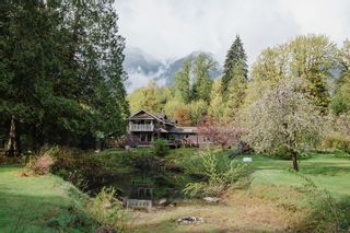Photo 1: 14575 SQUAMISH VALLEY Road in Squamish: Upper Squamish House for sale in "Squamish Valley" : MLS®# R2689431