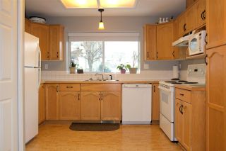 Photo 2: 40 2023 WINFIELD Drive in Abbotsford: Abbotsford East Townhouse for sale in "Meadowview Estates" : MLS®# R2141929