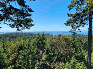 Photo 3: 4734 CAPTAINS Crescent: Pender Island House for sale (Islands-Van. & Gulf)  : MLS®# R2895048