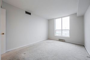 Photo 18: 705 11 Thorncliffe Park Drive in Toronto: Thorncliffe Park Condo for sale (Toronto C11)  : MLS®# C8172282