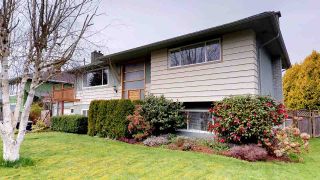 Photo 2: 2111 RIDGEWAY Crescent in Squamish: Garibaldi Estates House for sale in "Garibaldi Estates" : MLS®# R2258821