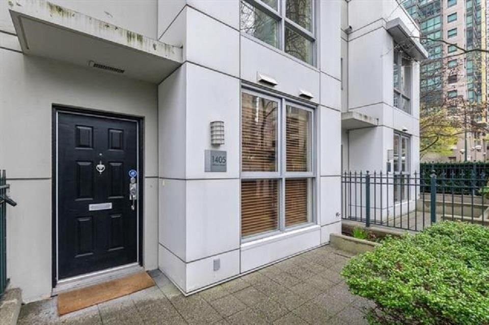 Main Photo: 1405 ALBERNI Street in Vancouver: West End VW Townhouse for sale (Vancouver West)  : MLS®# R2591344