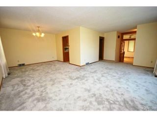 Photo 3: 132 Tu-pelo Avenue in WINNIPEG: East Kildonan Residential for sale (North East Winnipeg)  : MLS®# 1512372