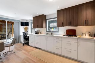 Photo 9: 2715/2717 Grosvenor Rd in Victoria: Vi Oaklands Single Family Residence for sale : MLS®# 963673