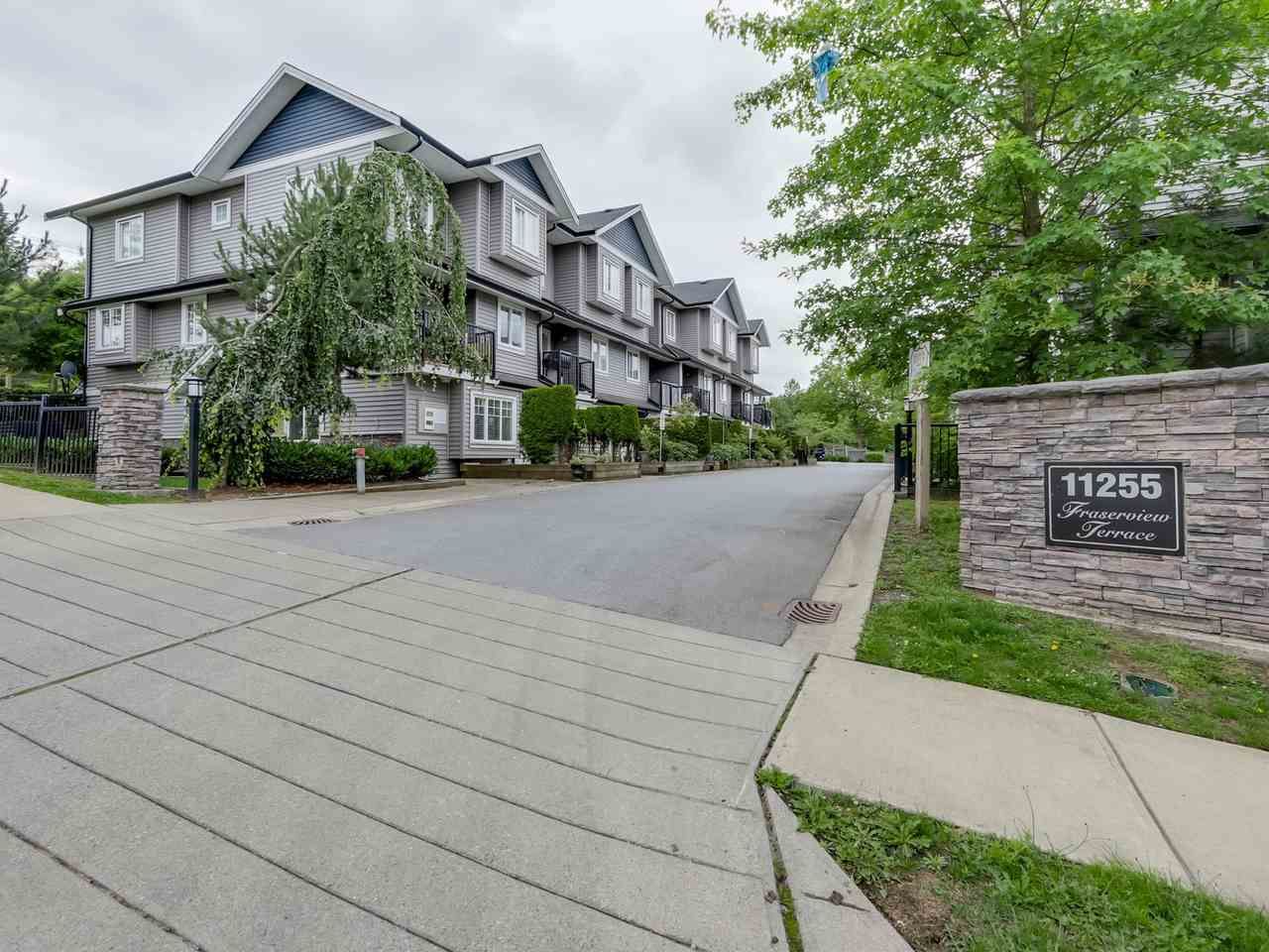 Main Photo: 10 11255 132 Street in Surrey: Bridgeview Townhouse for sale in "FRASERVIEW TERRACE" (North Surrey)  : MLS®# R2086692