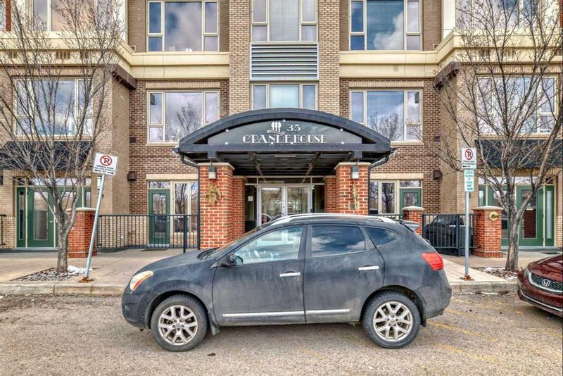 FEATURED LISTING: 118 - 35 Inglewood Park Southeast Calgary