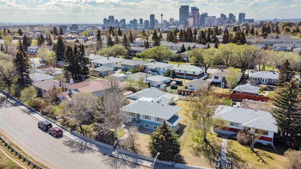 Main Photo: 927 Robert Road NE in Calgary: Renfrew Detached for sale : MLS®# A2046776