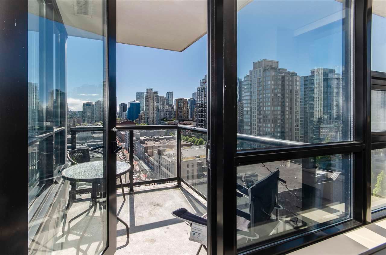 Main Photo: 1610 977 MAINLAND Street in Vancouver: Yaletown Condo for sale in "Yaletown Park 3" (Vancouver West)  : MLS®# R2579634