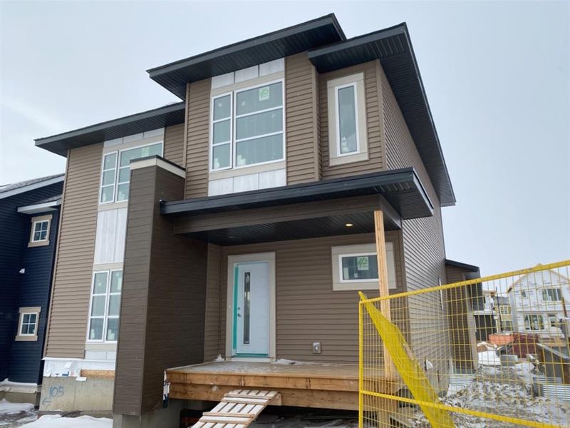 FEATURED LISTING: 105 Lawthorn Greenway Southeast Airdrie