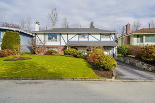 Photo 1: 640 FORESS Drive in Port Moody: Glenayre House for sale in "GLENAYRE" : MLS®# R2655231